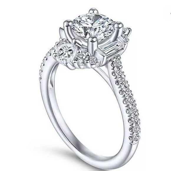 Beautiful Silver CZ Diamond Ring - Picture 4 of 7